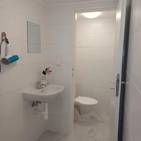 S Terasou A Parkováním Zdarma V Lázeňském Centru *